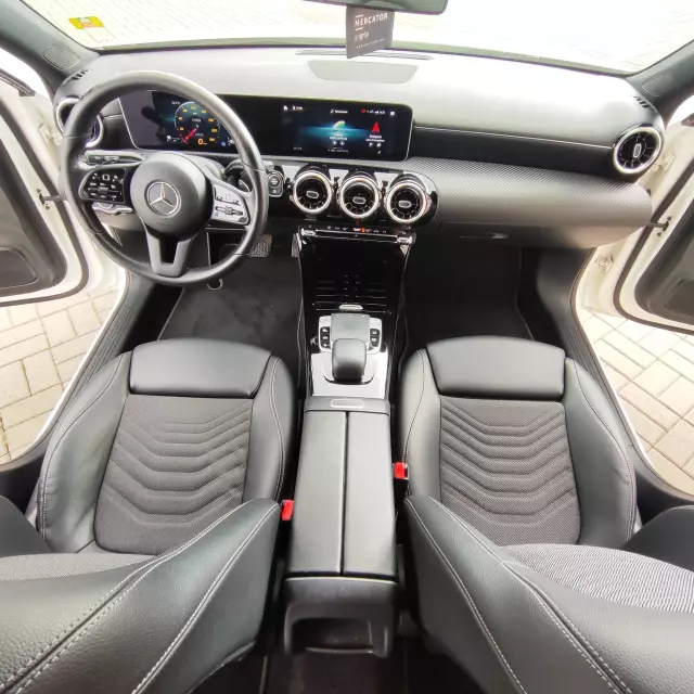 MERCEDES-BENZ A 180 Business Solution