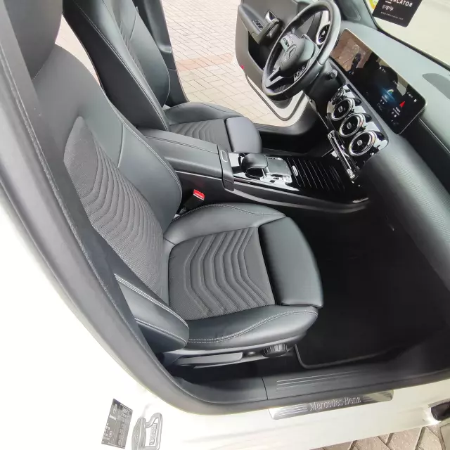 MERCEDES-BENZ A 180 Business Solution