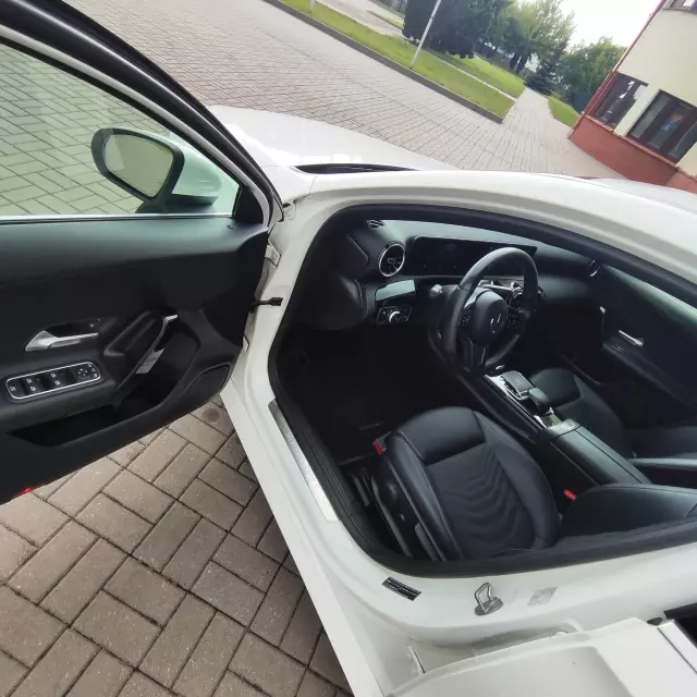 MERCEDES-BENZ A 180 Business Solution