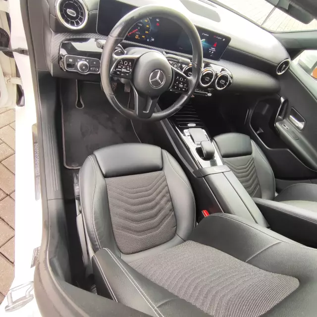 MERCEDES-BENZ A 180 Business Solution