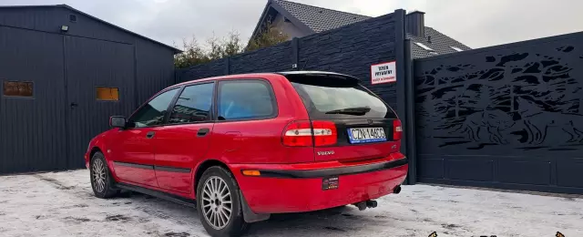 VOLVO V40 