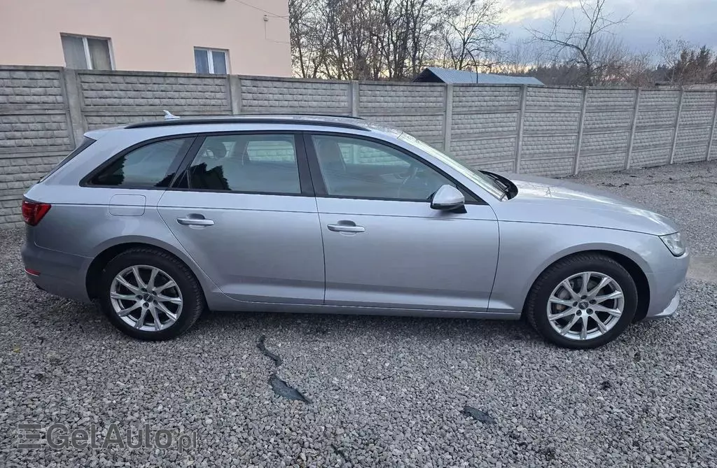 AUDI A4 