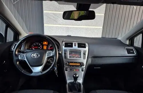 TOYOTA Avensis 