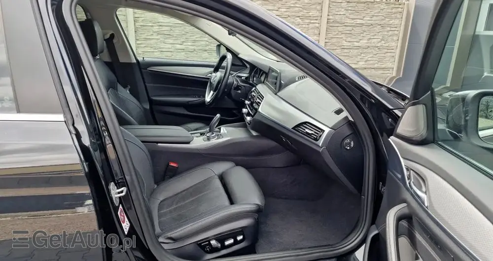 BMW Seria 5 530d Touring Sport Line