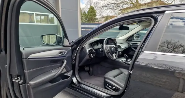 BMW Seria 5 530d Touring Sport Line