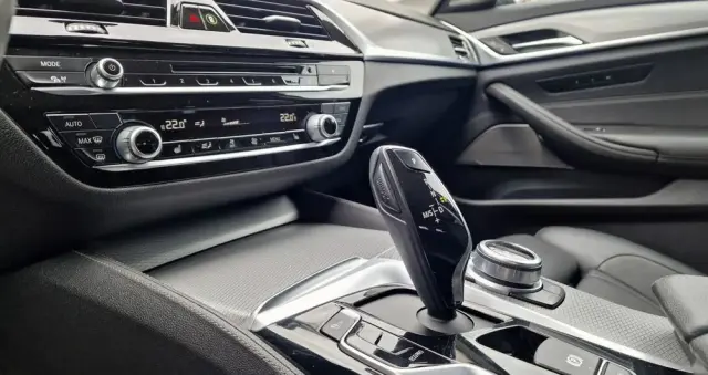 BMW Seria 5 530d Touring Sport Line