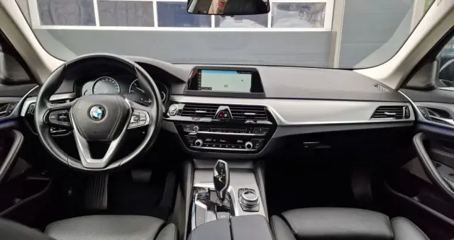 BMW Seria 5 530d Touring Sport Line
