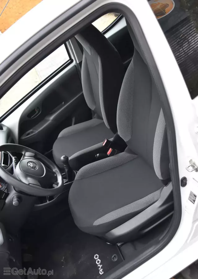 TOYOTA Aygo X-trend
