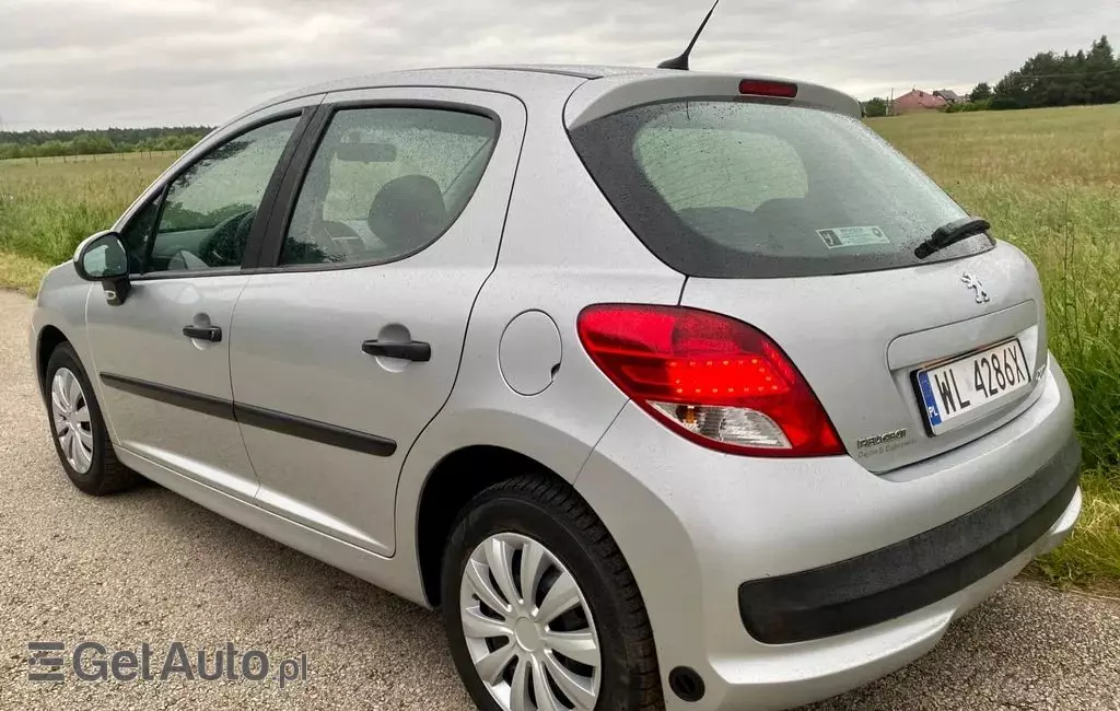 PEUGEOT 207 