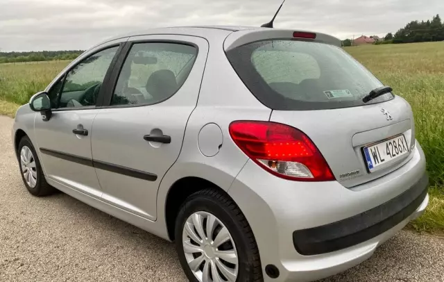 PEUGEOT 207 