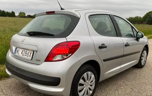 PEUGEOT 207 