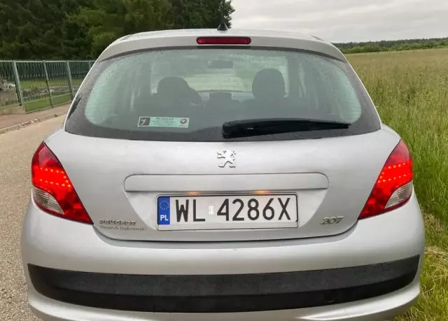 PEUGEOT 207 