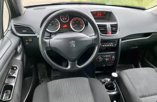 PEUGEOT 207 