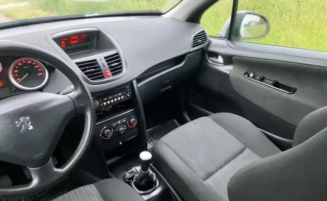 PEUGEOT 207 