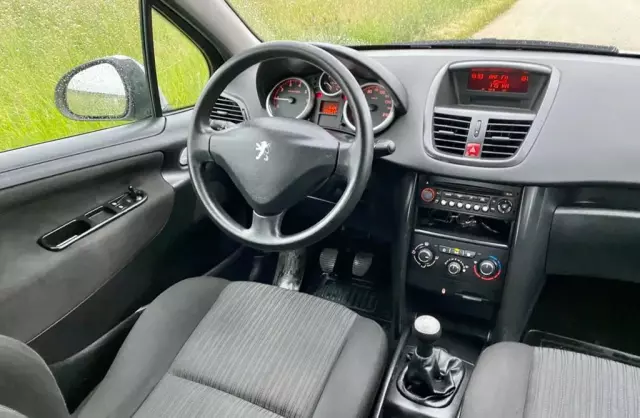PEUGEOT 207 