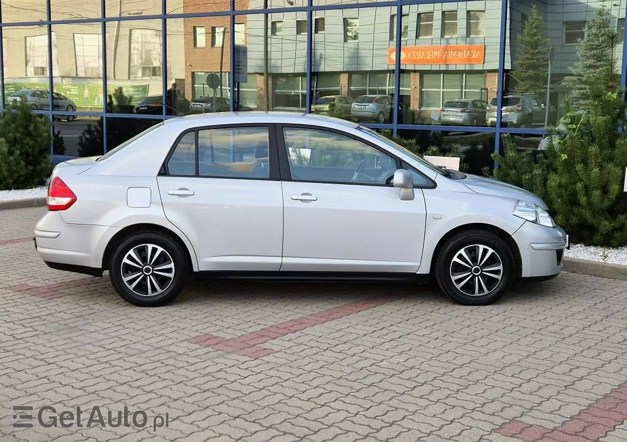 NISSAN Tiida 