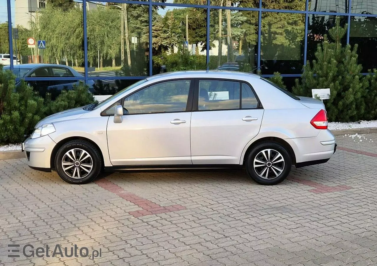 NISSAN Tiida 
