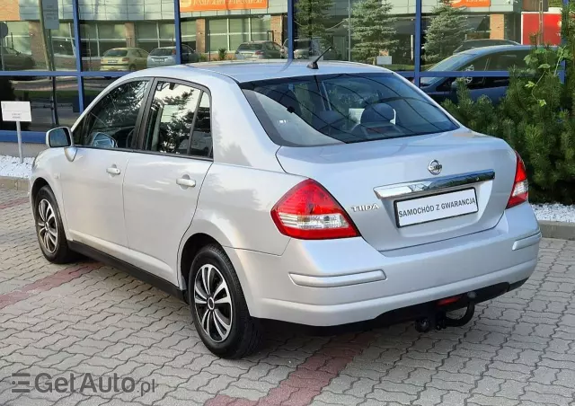 NISSAN Tiida 