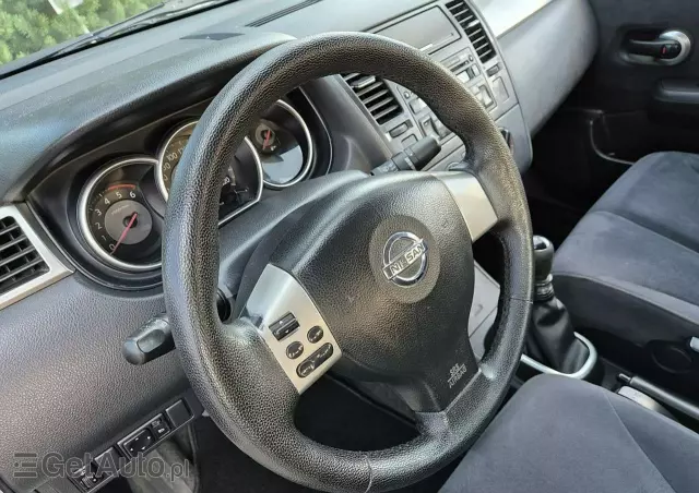 NISSAN Tiida 