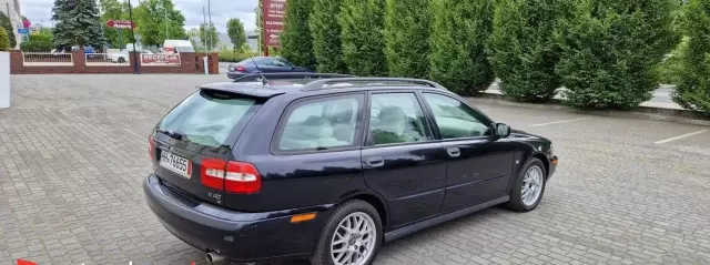 VOLVO V40 