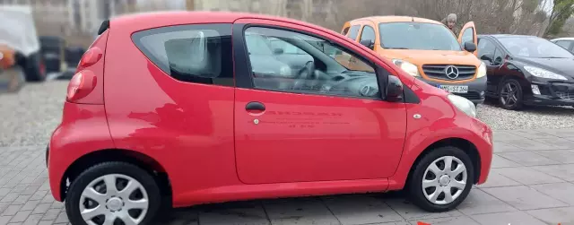 PEUGEOT 107 1.0i (68 KM)