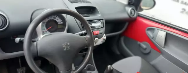 PEUGEOT 107 1.0i (68 KM)