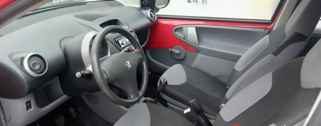 PEUGEOT 107 1.0i (68 KM)