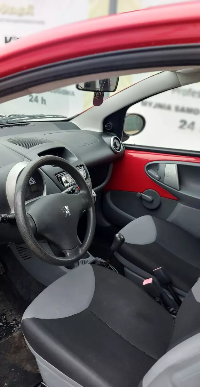 PEUGEOT 107 1.0i (68 KM)