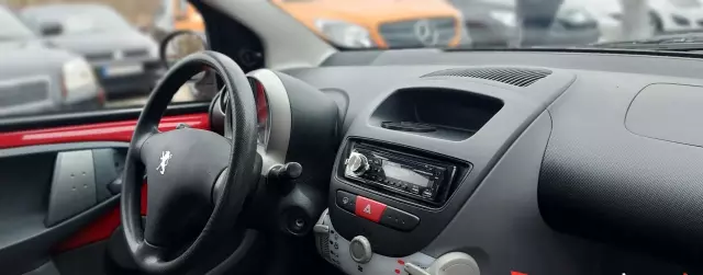 PEUGEOT 107 1.0i (68 KM)