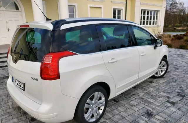 PEUGEOT 5008 2.0 BlueHDi Allure