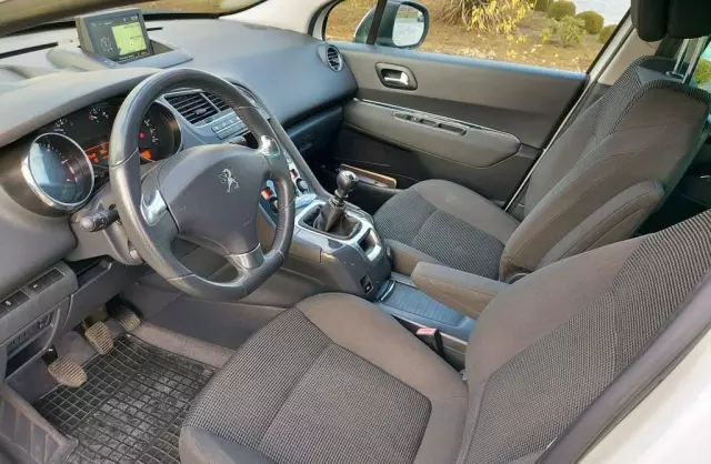 PEUGEOT 5008 2.0 BlueHDi Allure