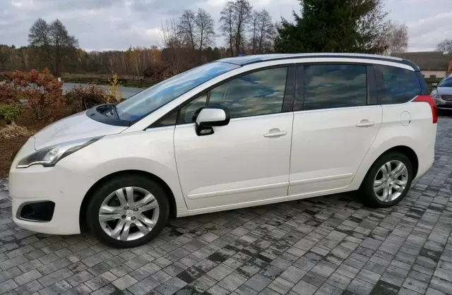PEUGEOT 5008 2.0 BlueHDi Allure