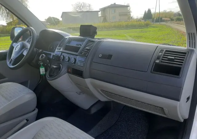 VOLKSWAGEN Transporter 