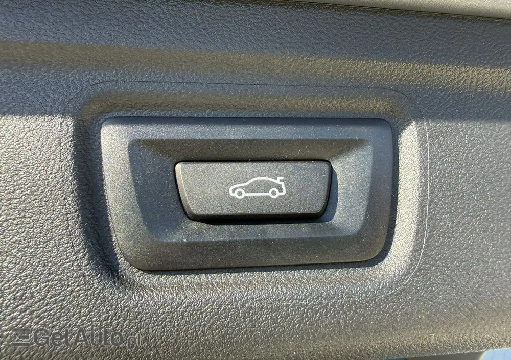 BMW Seria 3 330i xDrive M Sport