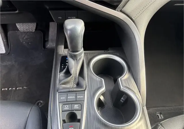 TOYOTA Camry 2.5 Hybrid Executive CVT