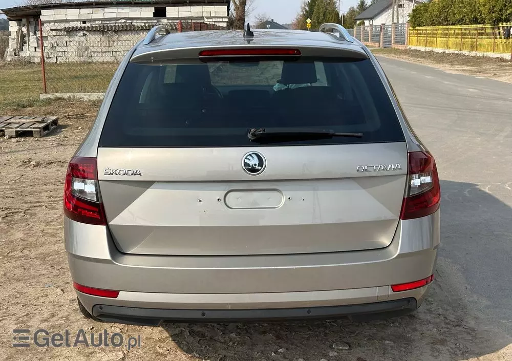 SKODA Octavia Combi 1.6 TDI Premium Edition