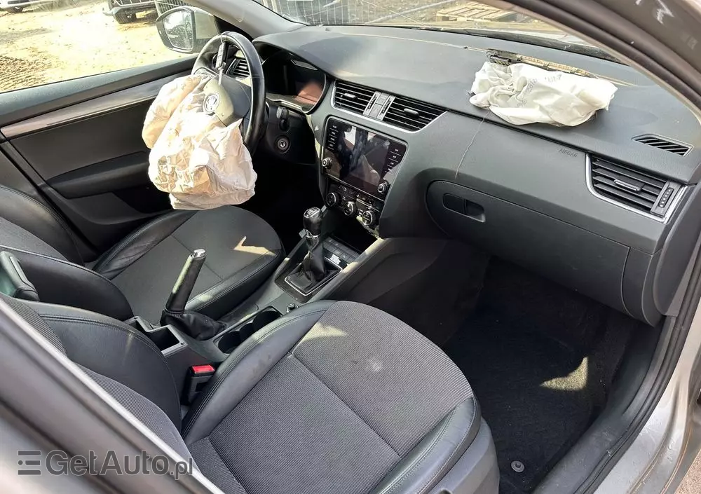 SKODA Octavia Combi 1.6 TDI Premium Edition