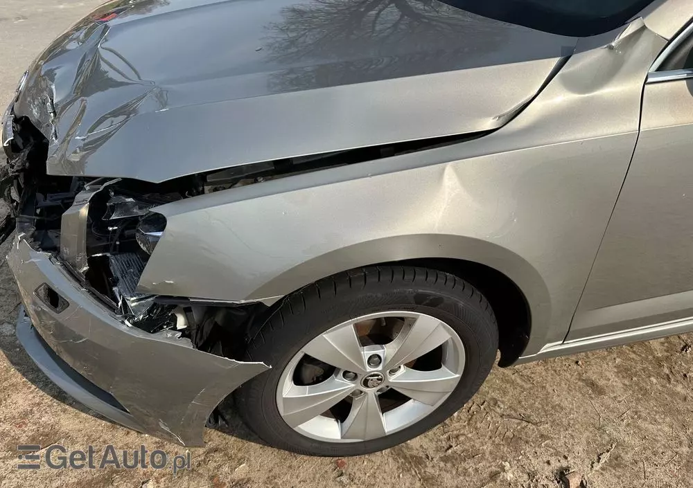 SKODA Octavia Combi 1.6 TDI Premium Edition