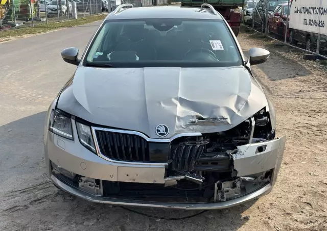 SKODA Octavia Combi 1.6 TDI Premium Edition