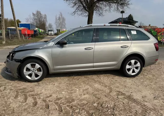 SKODA Octavia Combi 1.6 TDI Premium Edition