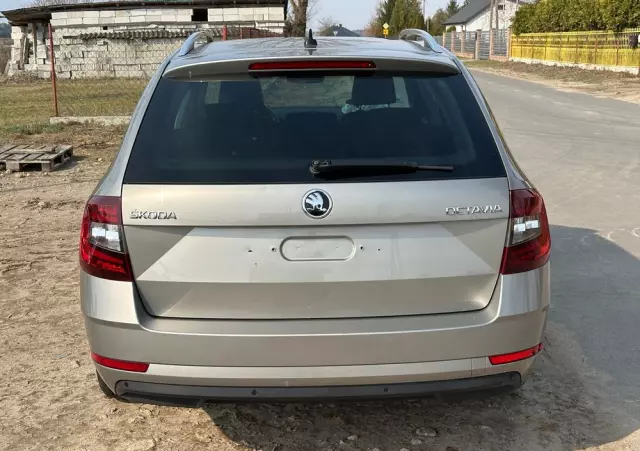 SKODA Octavia Combi 1.6 TDI Premium Edition
