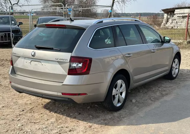 SKODA Octavia Combi 1.6 TDI Premium Edition