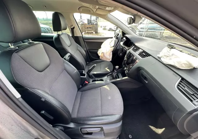 SKODA Octavia Combi 1.6 TDI Premium Edition