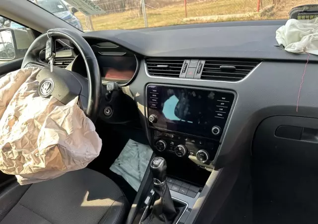 SKODA Octavia Combi 1.6 TDI Premium Edition