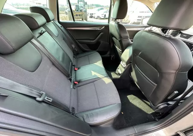 SKODA Octavia Combi 1.6 TDI Premium Edition