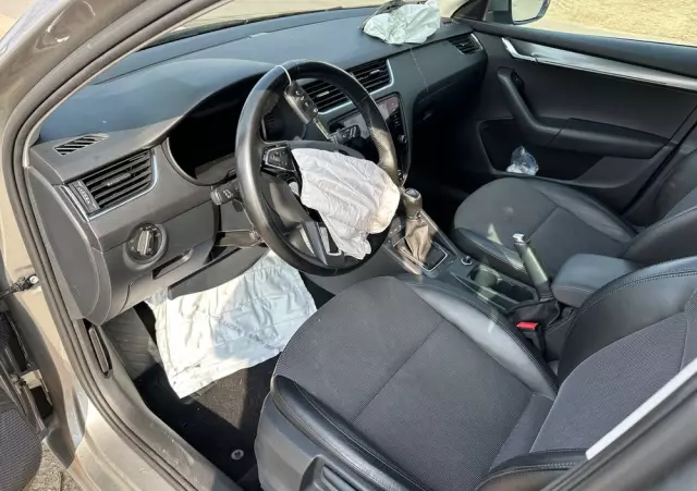 SKODA Octavia Combi 1.6 TDI Premium Edition