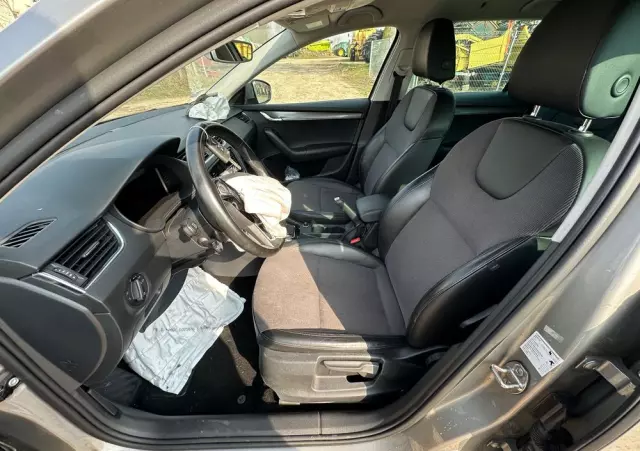 SKODA Octavia Combi 1.6 TDI Premium Edition