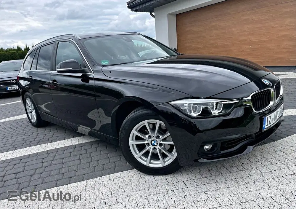 BMW Seria 3 318i Touring Advantage