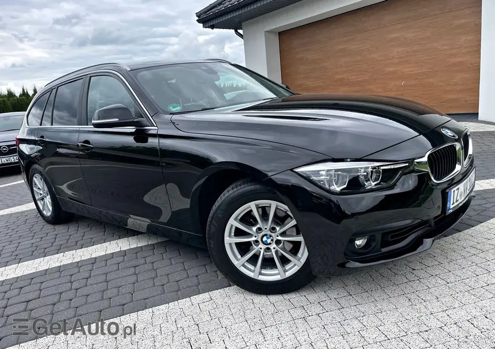 BMW Seria 3 318i Touring Advantage