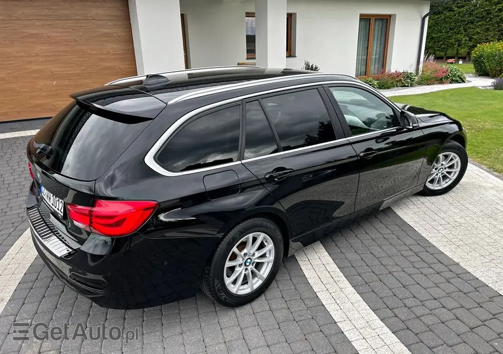 BMW Seria 3 318i Touring Advantage